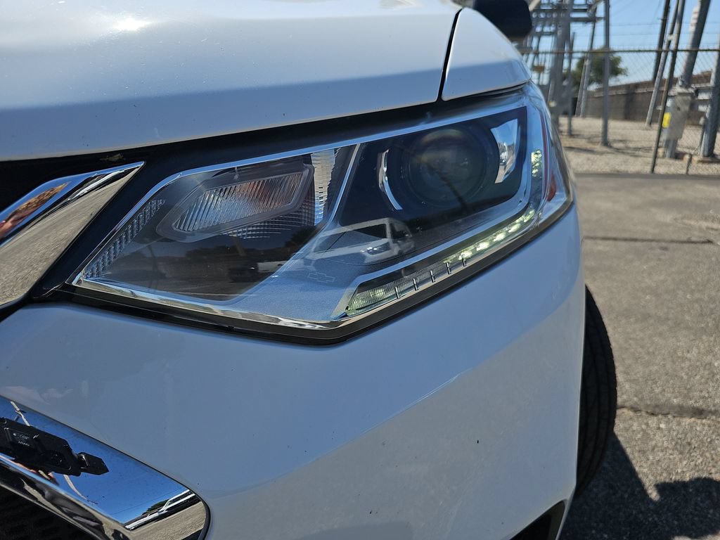 Used 2021 Chevrolet Traverse LS FWD image 32