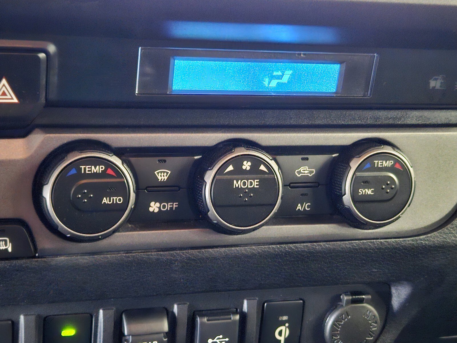 Used 2021 Toyota Tacoma TRD Off-Road w/ Technology Package image 22