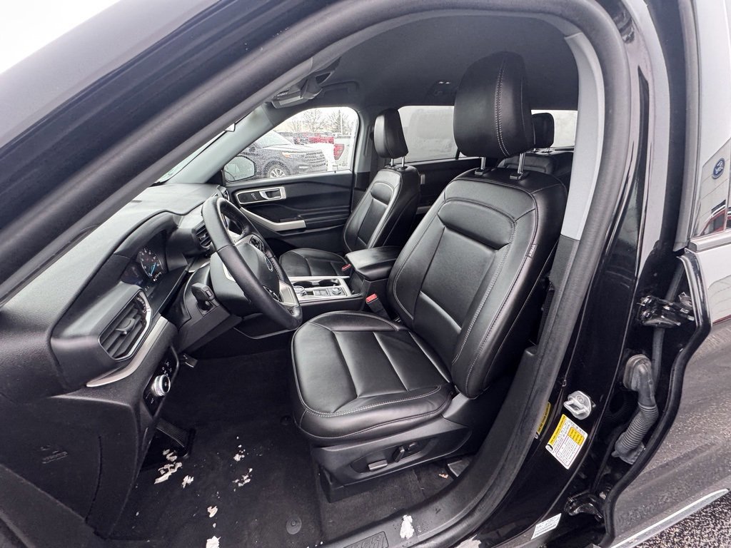 Certified 2023 Ford Explorer XLT w/ Equipment Group 202A image 19