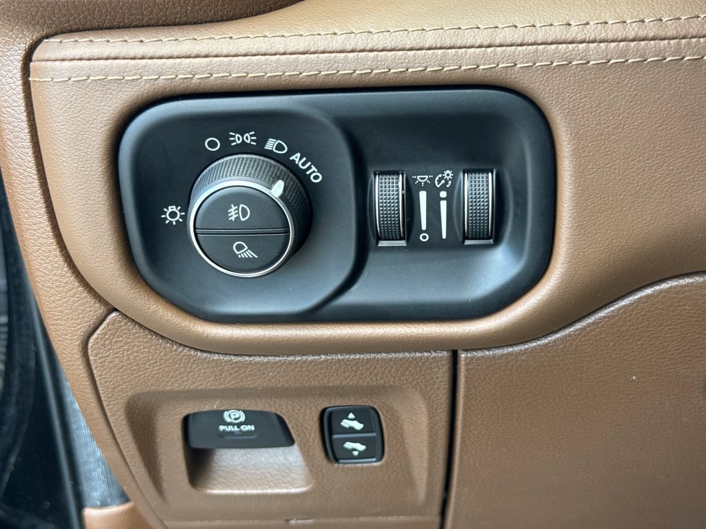 Used 2019 RAM 1500 Limited AWD/4WD image 15