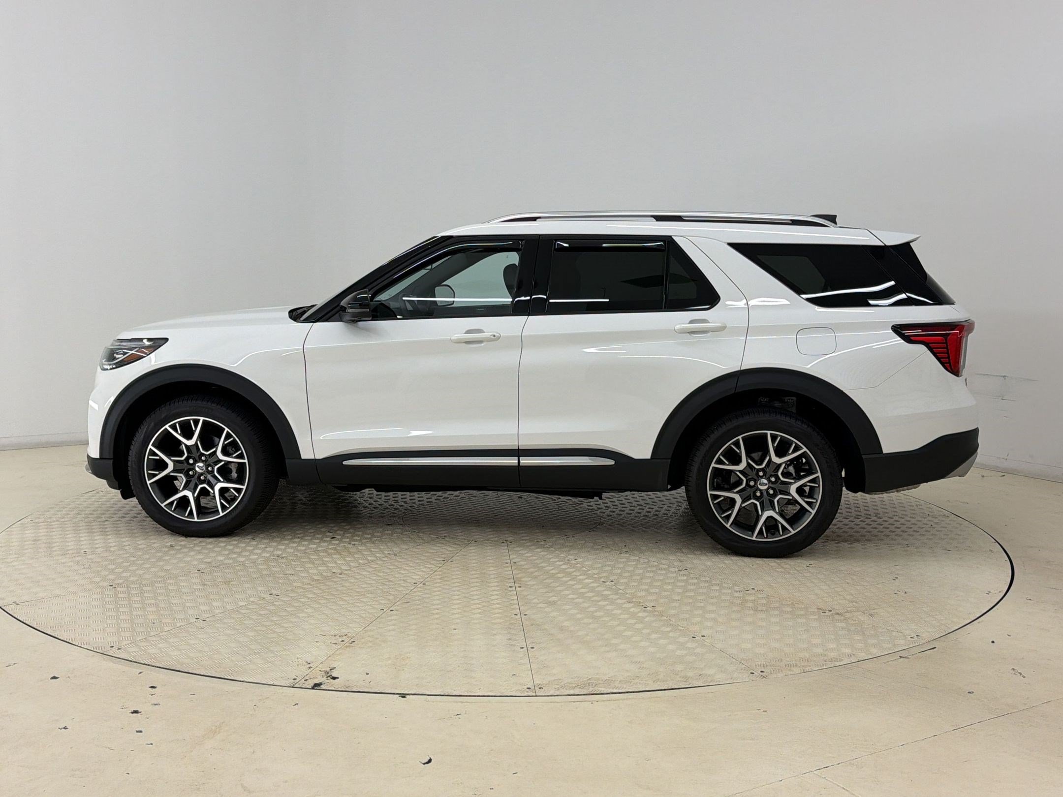 Certified 2025 Ford Explorer Platinum w/ Ultimate Package AWD/4WD image 2