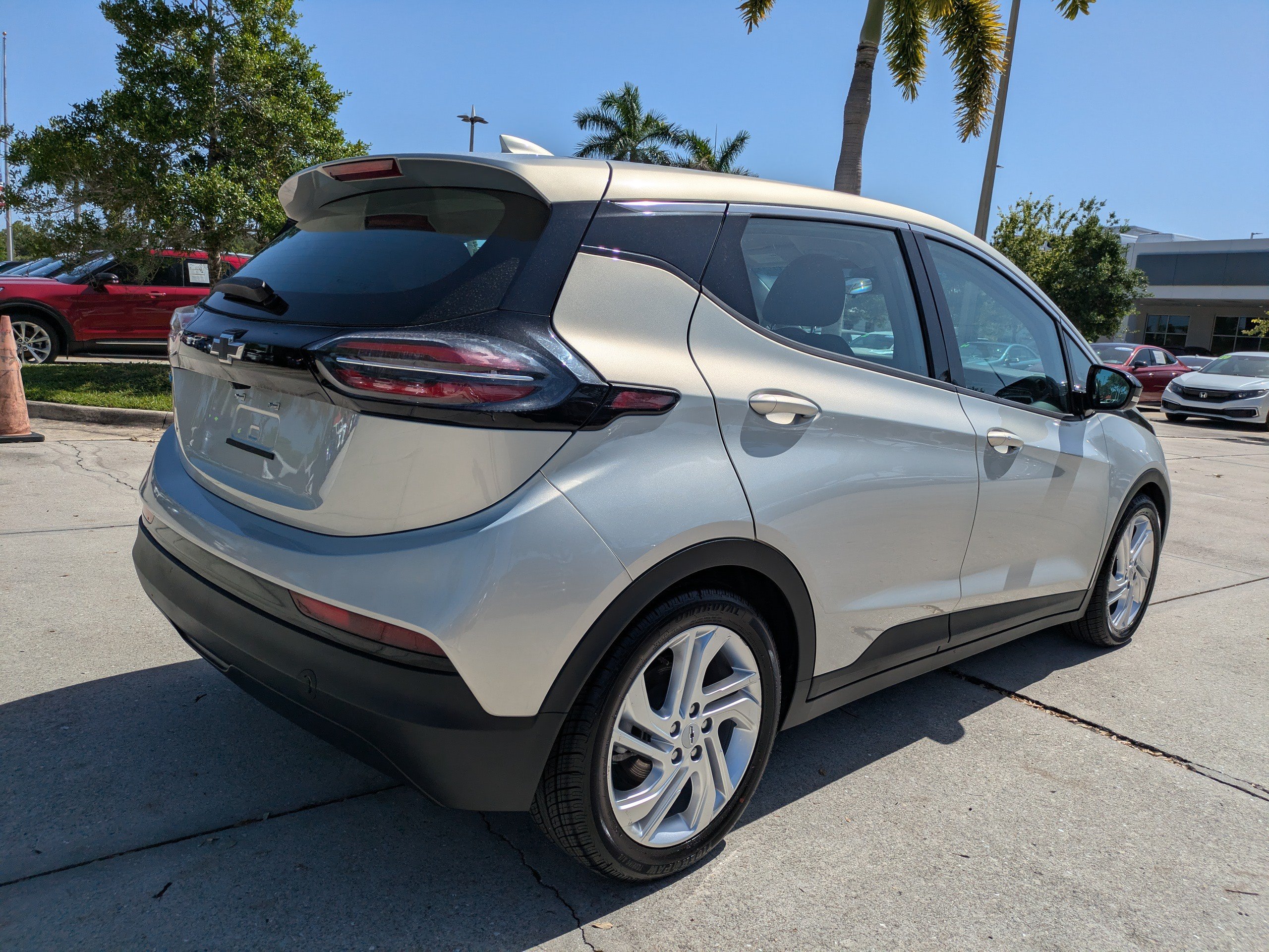 Used 2022 Chevrolet Bolt LT FWD image 4