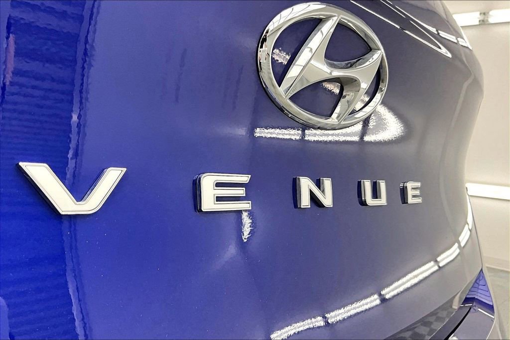 Used 2022 Hyundai Venue SEL FWD image 10