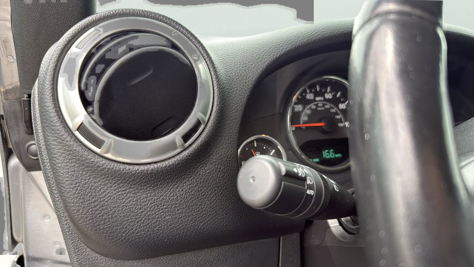 Used 2018 Jeep Wrangler Unlimited Sahara AWD/4WD image 18