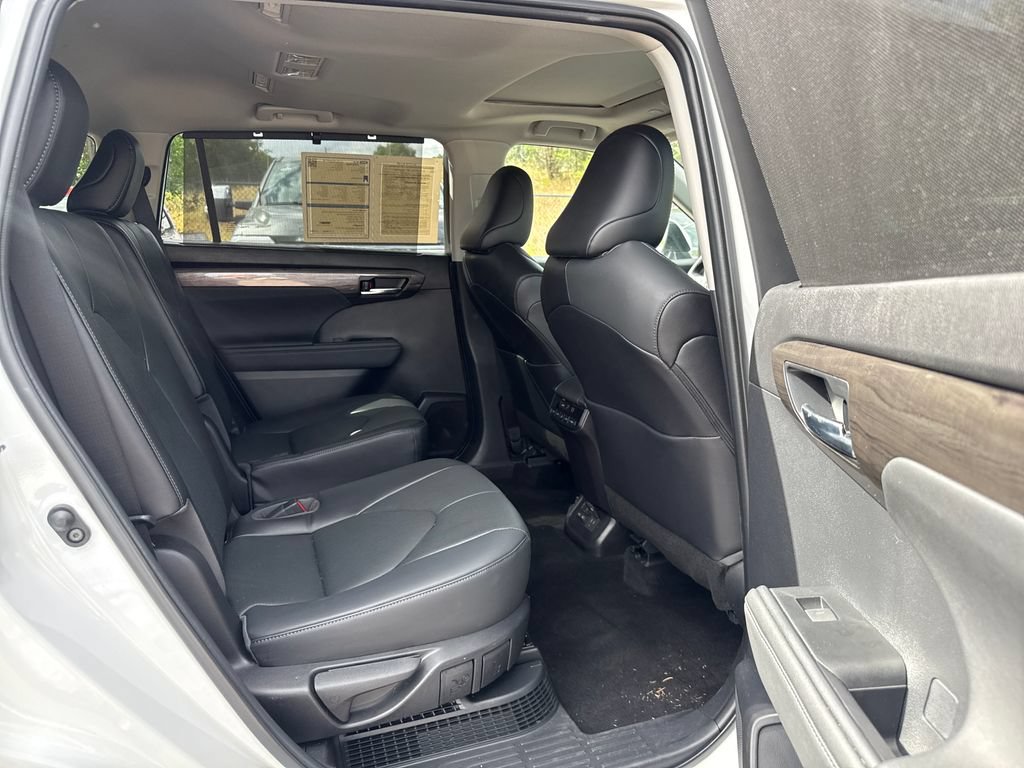Used 2023 Toyota Highlander Limited AWD/4WD image 25
