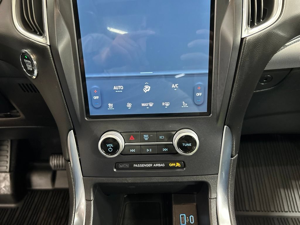 Certified 2021 Ford Edge Titanium w/ Canadian Touring Package AWD/4WD image 24