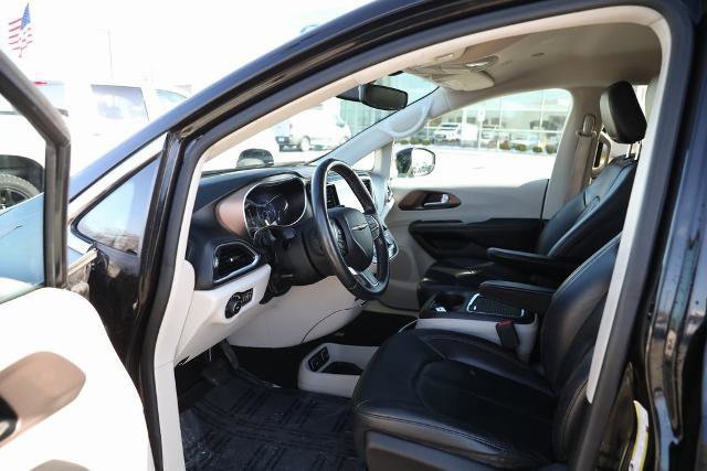 Used 2018 Chrysler Pacifica Touring-L Plus w/ Tire & Wheel Group image 19