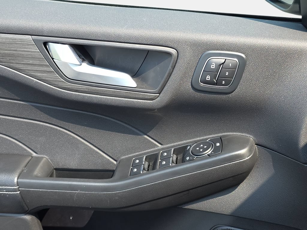 Certified 2023 Ford Escape Platinum AWD/4WD image 26