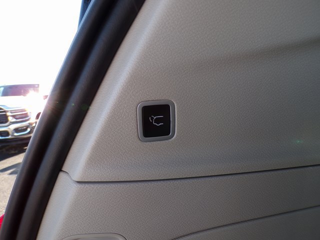 Used 2024 Chrysler Pacifica Touring-L FWD image 8