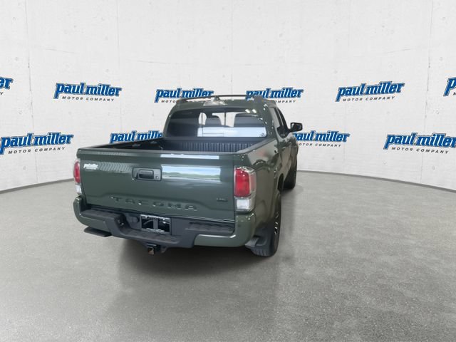 Used 2022 Toyota Tacoma TRD Sport w/ TRD Premium Sport Package AWD/4WD image 11