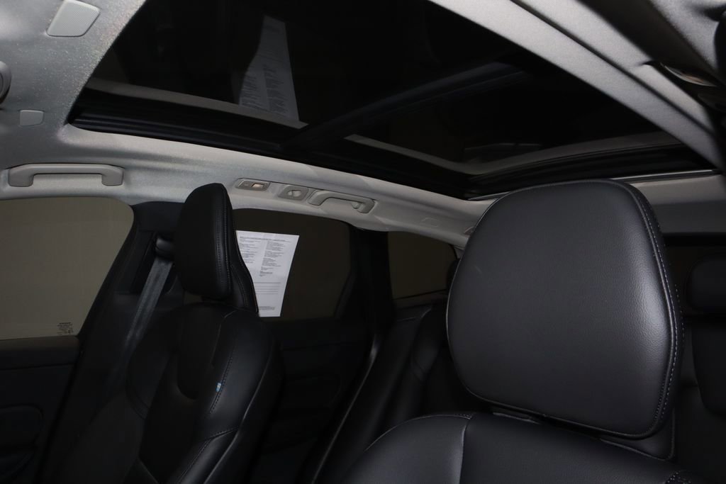 Used 2024 Volvo XC60 T8 Core AWD/4WD image 32