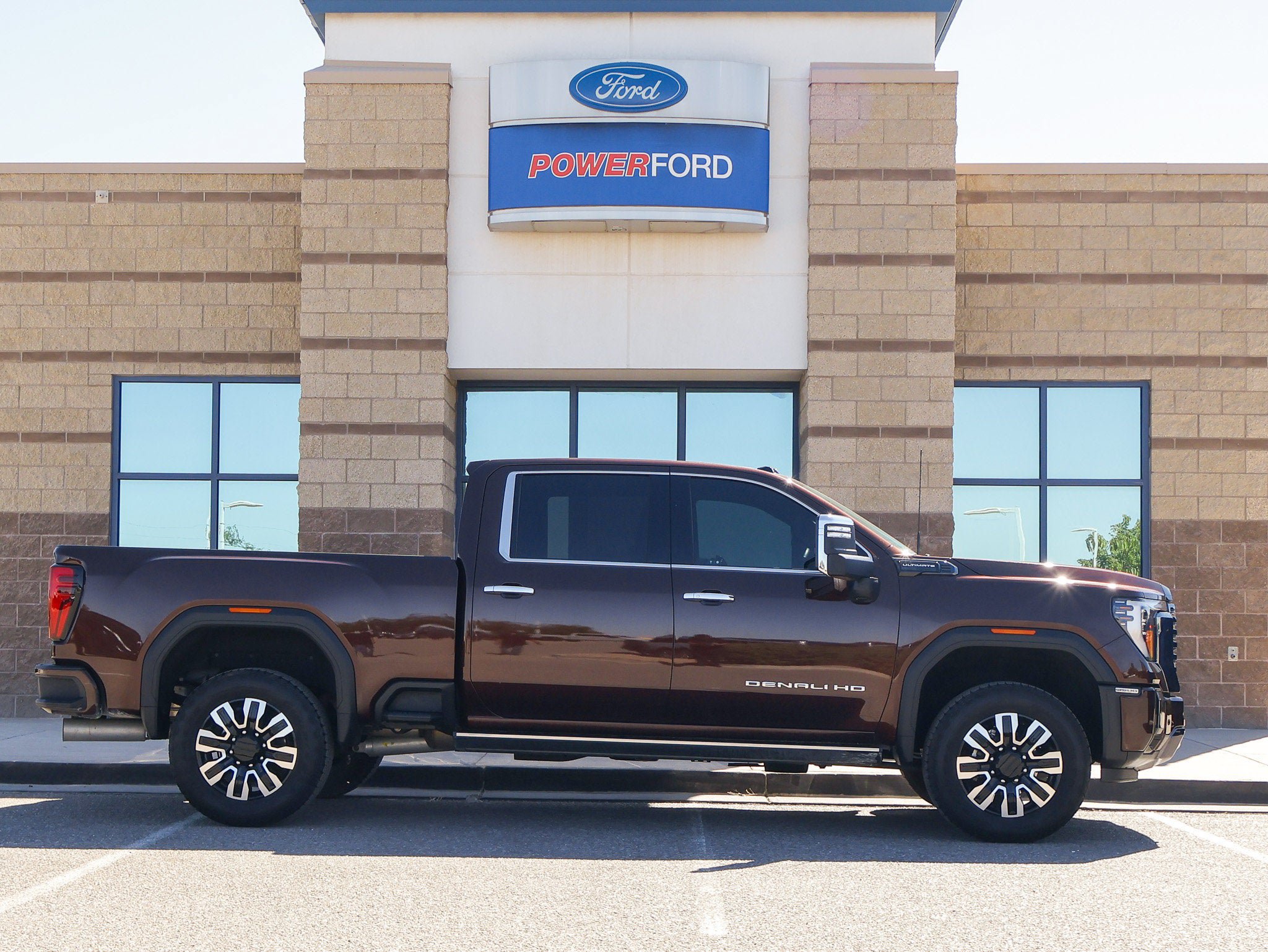 Used 2024 GMC Sierra 3500 Denali Ultimate AWD/4WD image 5