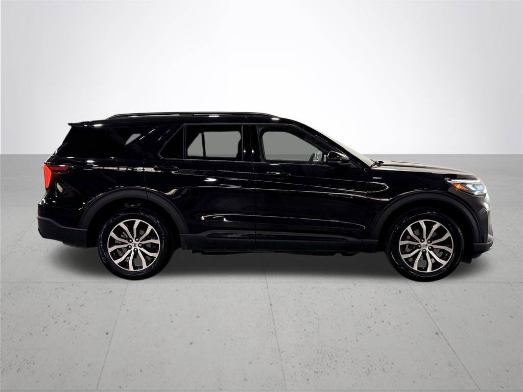 Certified 2025 Ford Explorer ST-Line AWD/4WD image 9
