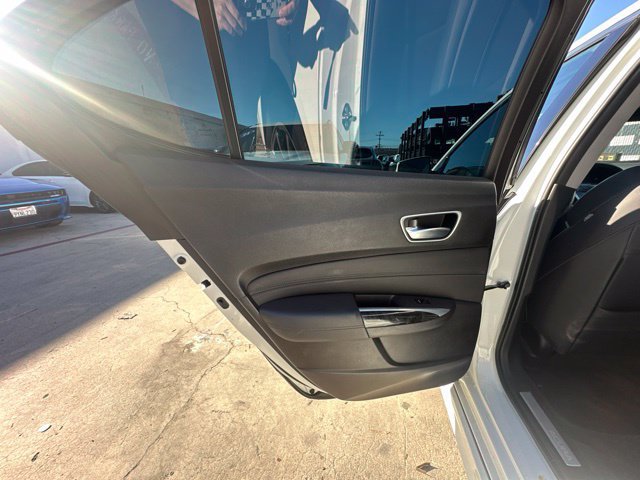 Used 2018 Acura TLX V6 FWD image 8