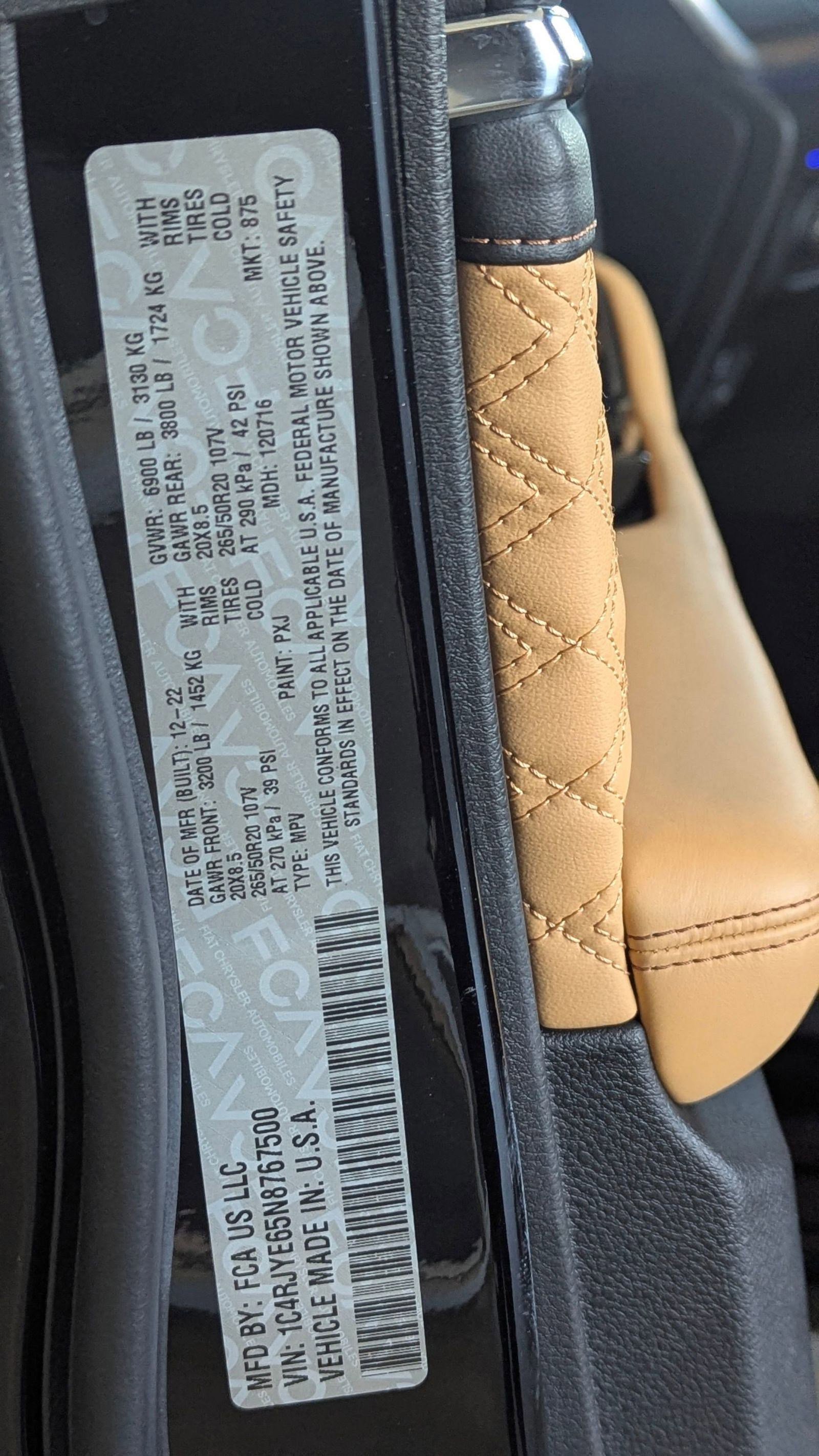 Used 2022 Jeep Grand Cherokee Summit w/ Luxury Tech Group V image 19