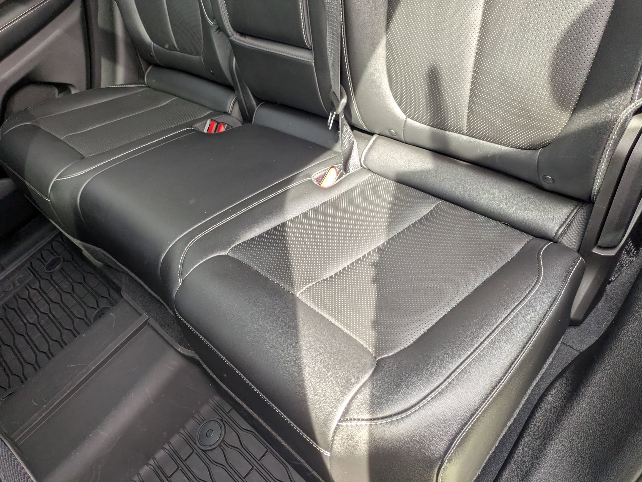 Used 2023 Jeep Grand Cherokee Limited w/ Luxury Tech Group II AWD/4WD image 30