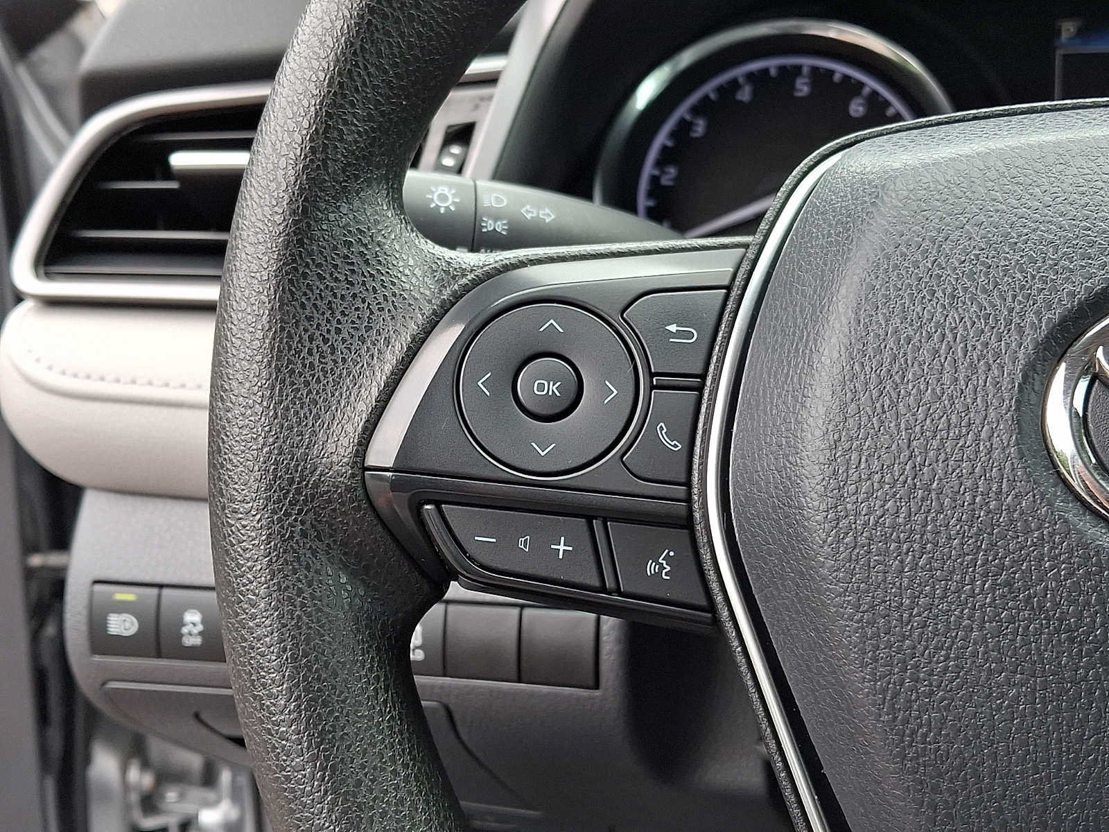 Used 2019 Toyota Camry LE FWD image 19