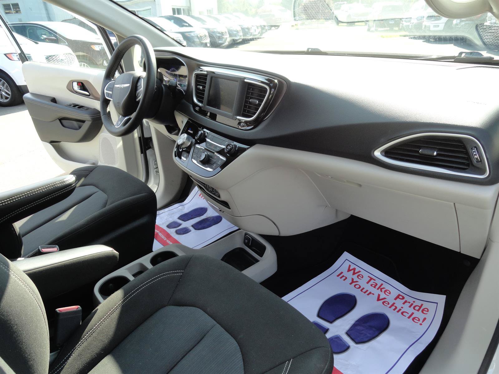 Used 2023 Chrysler Voyager LX FWD image 20