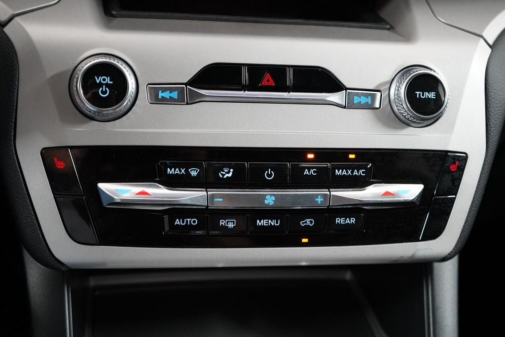 Certified 2024 Ford Explorer XLT AWD/4WD image 27