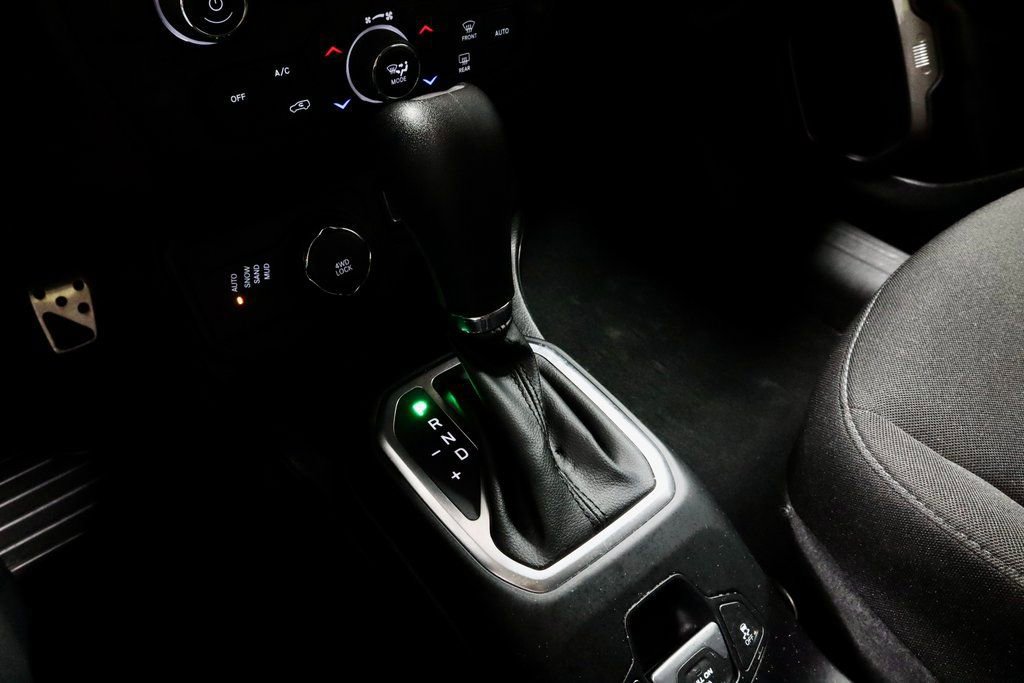 Used 2023 Jeep Renegade Latitude image 31