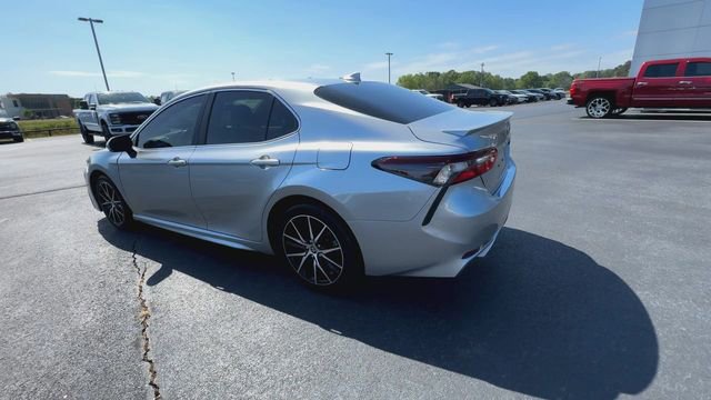 Used 2022 Toyota Camry SE FWD image 4