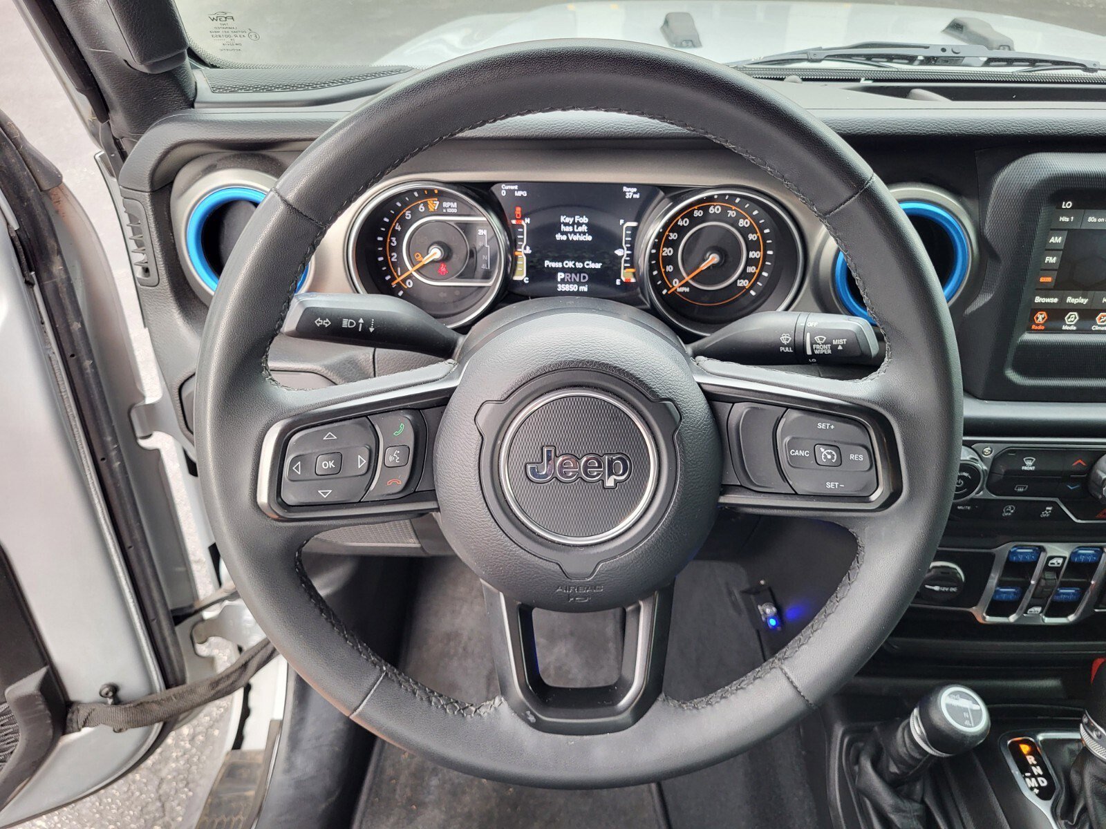 Used 2023 Jeep Gladiator Willys AWD/4WD image 25