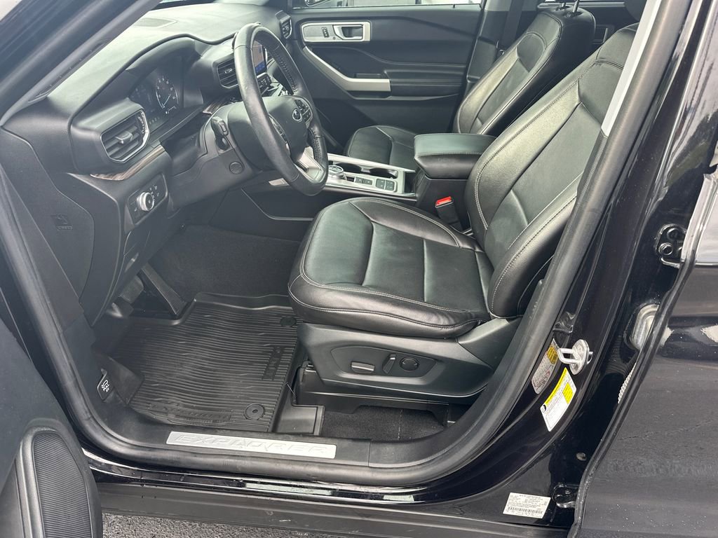 Certified 2021 Ford Explorer Limited w/ Equipment Group 301A RWD image 9
