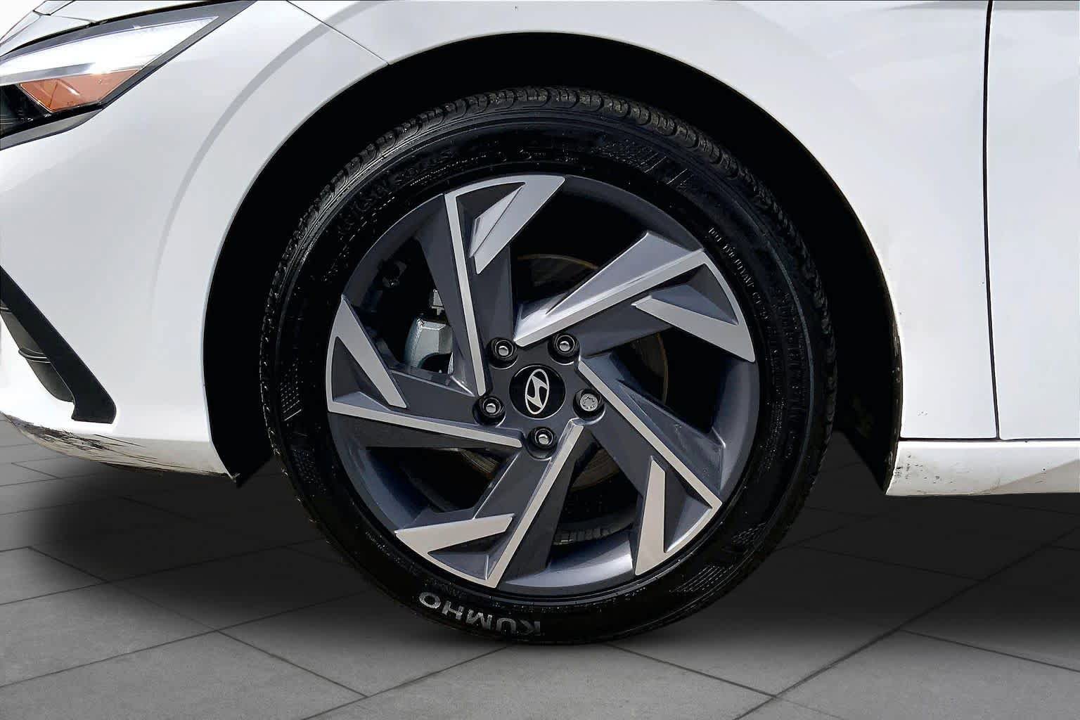 Used 2025 Hyundai Elantra Sport FWD image 10