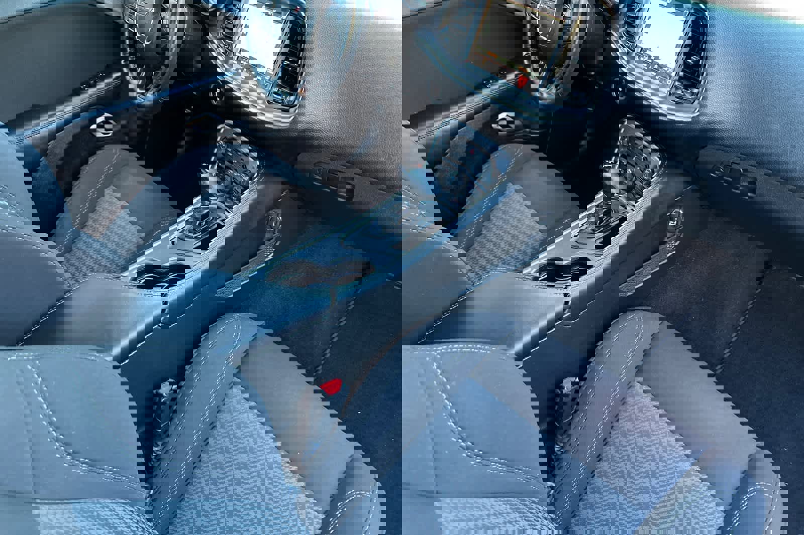 Used 2022 Dodge Challenger SXT w/ Driver Convenience Group image 14