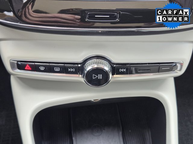 Used 2024 Volvo XC40 B5 Ultimate w/ Protection Package Premier AWD/4WD image 17