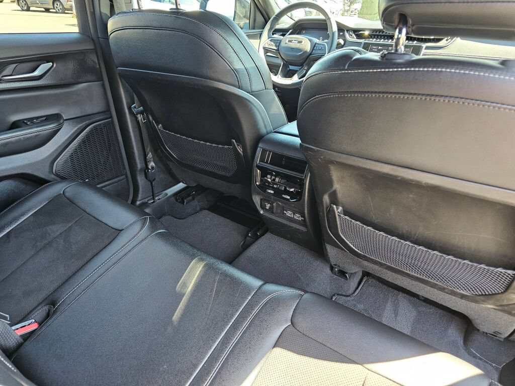 Used 2024 Jeep Grand Cherokee Altitude AWD/4WD image 14