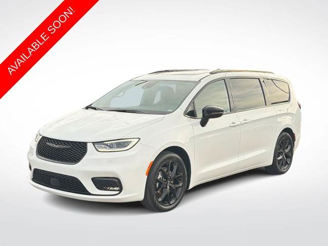 Used 2025 Chrysler Pacifica Limited FWD image 4