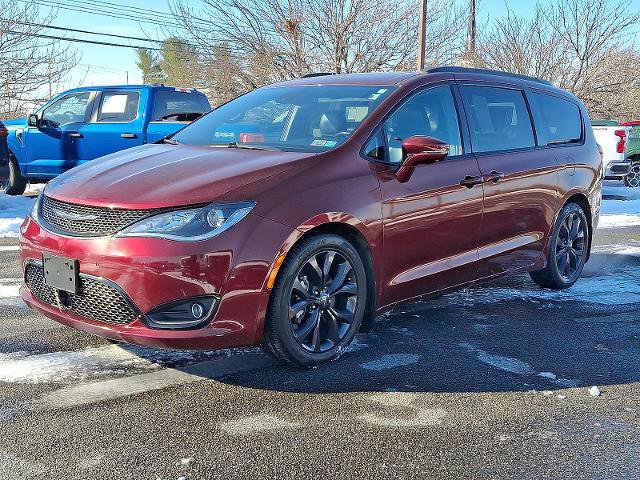 Used 2020 Chrysler Pacifica Limited image 3