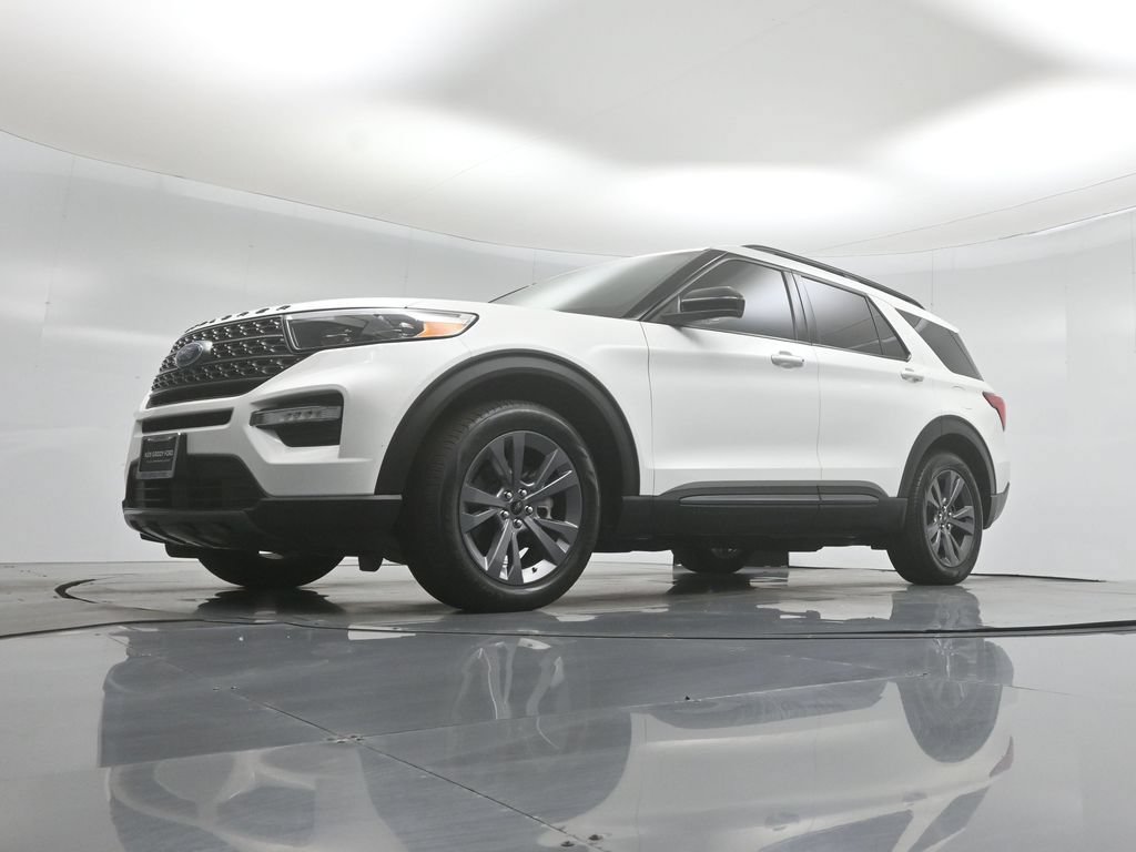 Certified 2023 Ford Explorer XLT w/ Equipment Group 202A RWD image 43