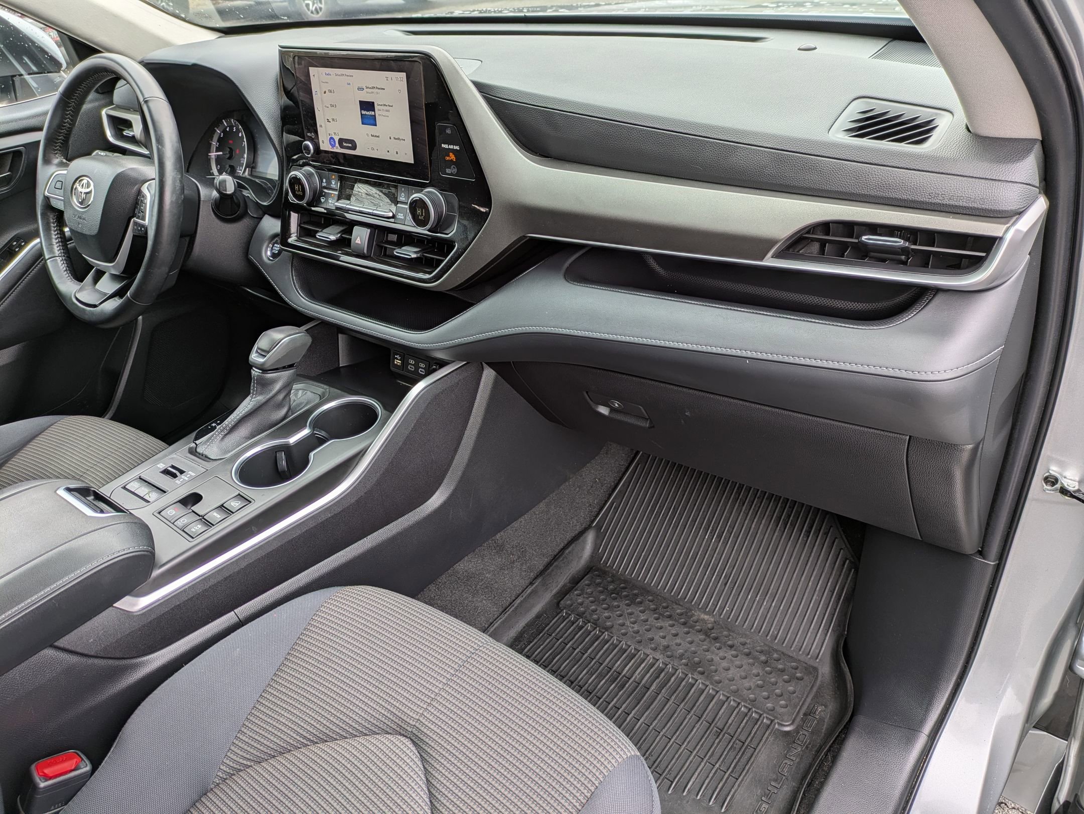Used 2023 Toyota Highlander LE AWD/4WD image 22