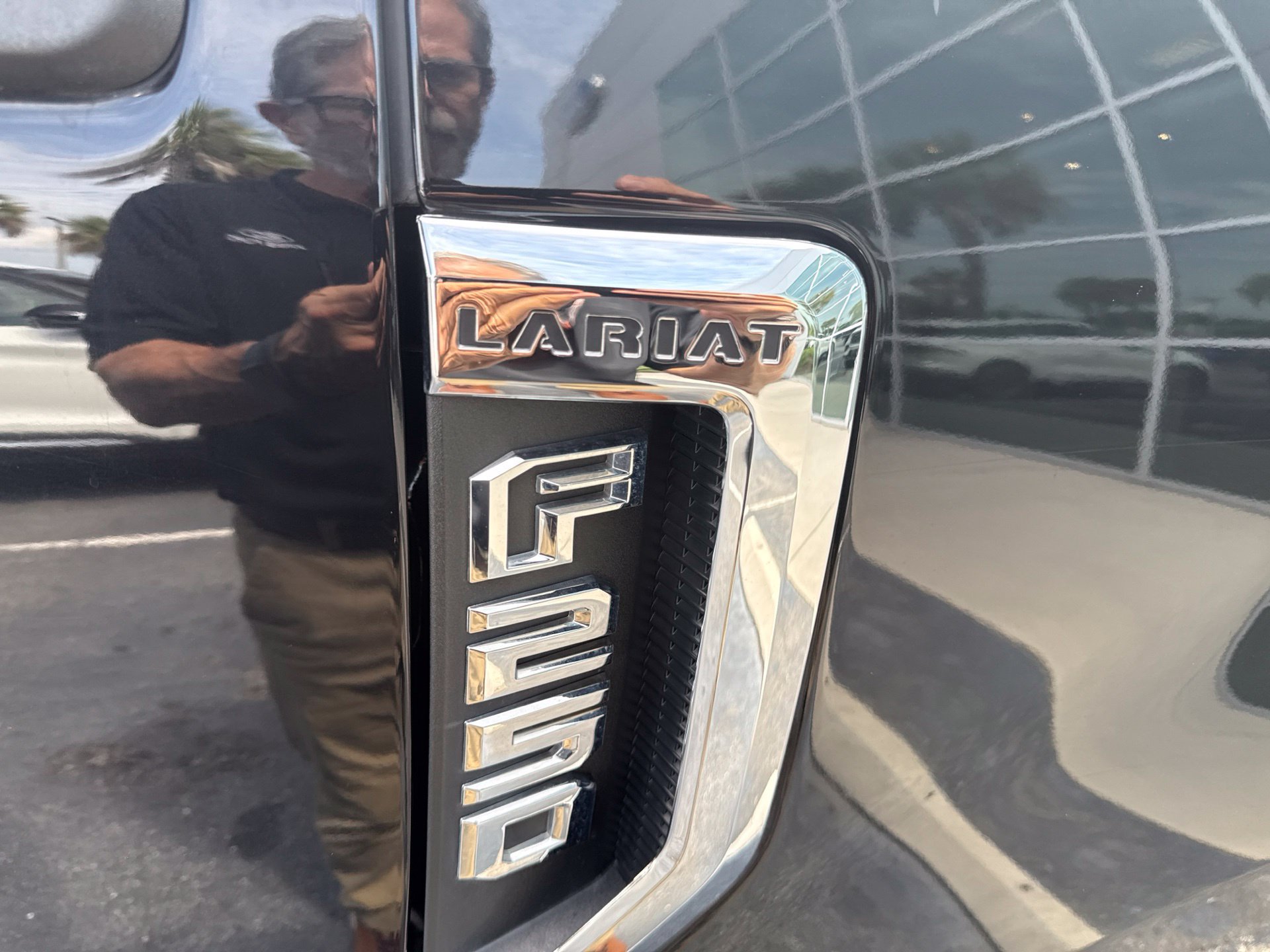 Certified 2022 Ford F250 Lariat w/ Lariat Ultimate Package AWD/4WD image 4