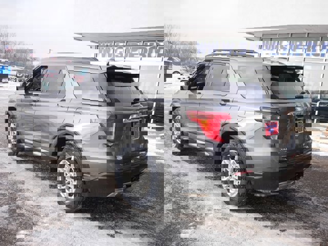 Certified 2022 Ford Explorer XLT w/ Equipment Group 202A image 7