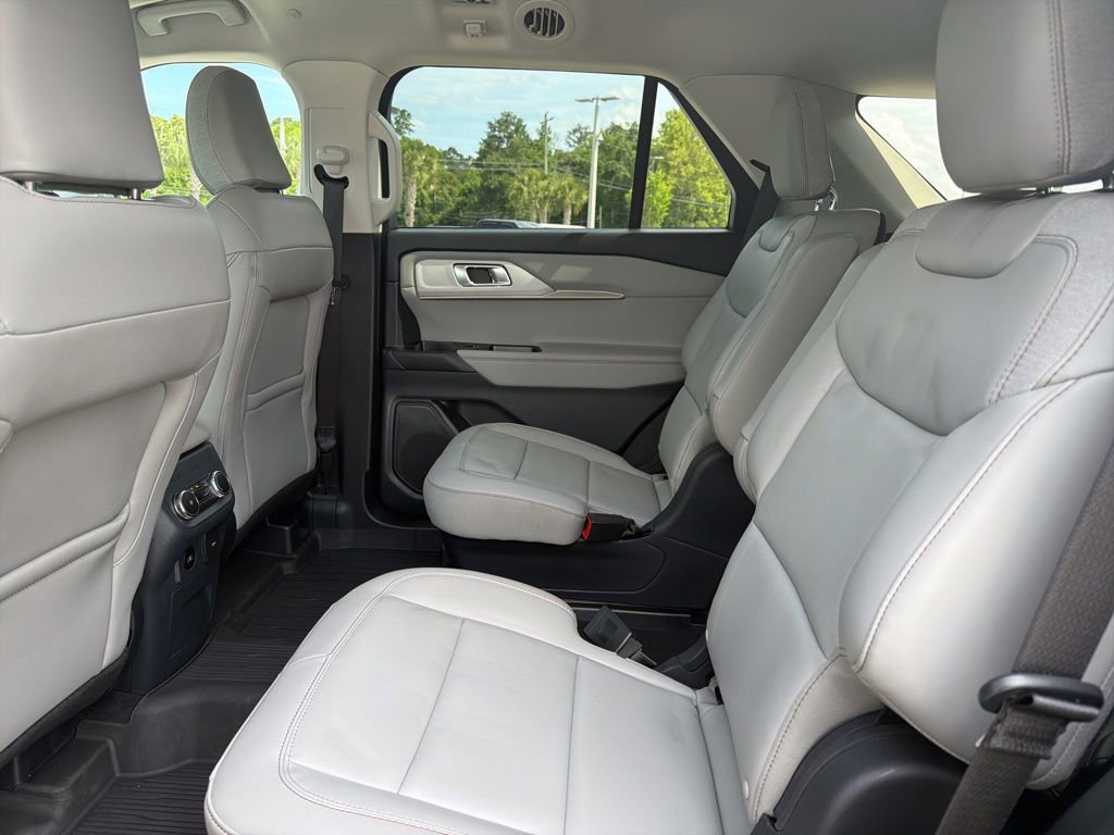 Certified 2025 Ford Explorer Active w/ Active Comfort Package RWD image 20