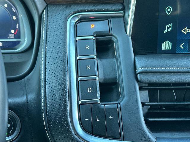 Used 2023 Chevrolet Suburban Premier image 21