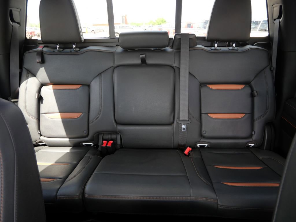 Used 2024 GMC Sierra 2500 AT4 w/ AT4 Premium Plus Package AWD/4WD image 17