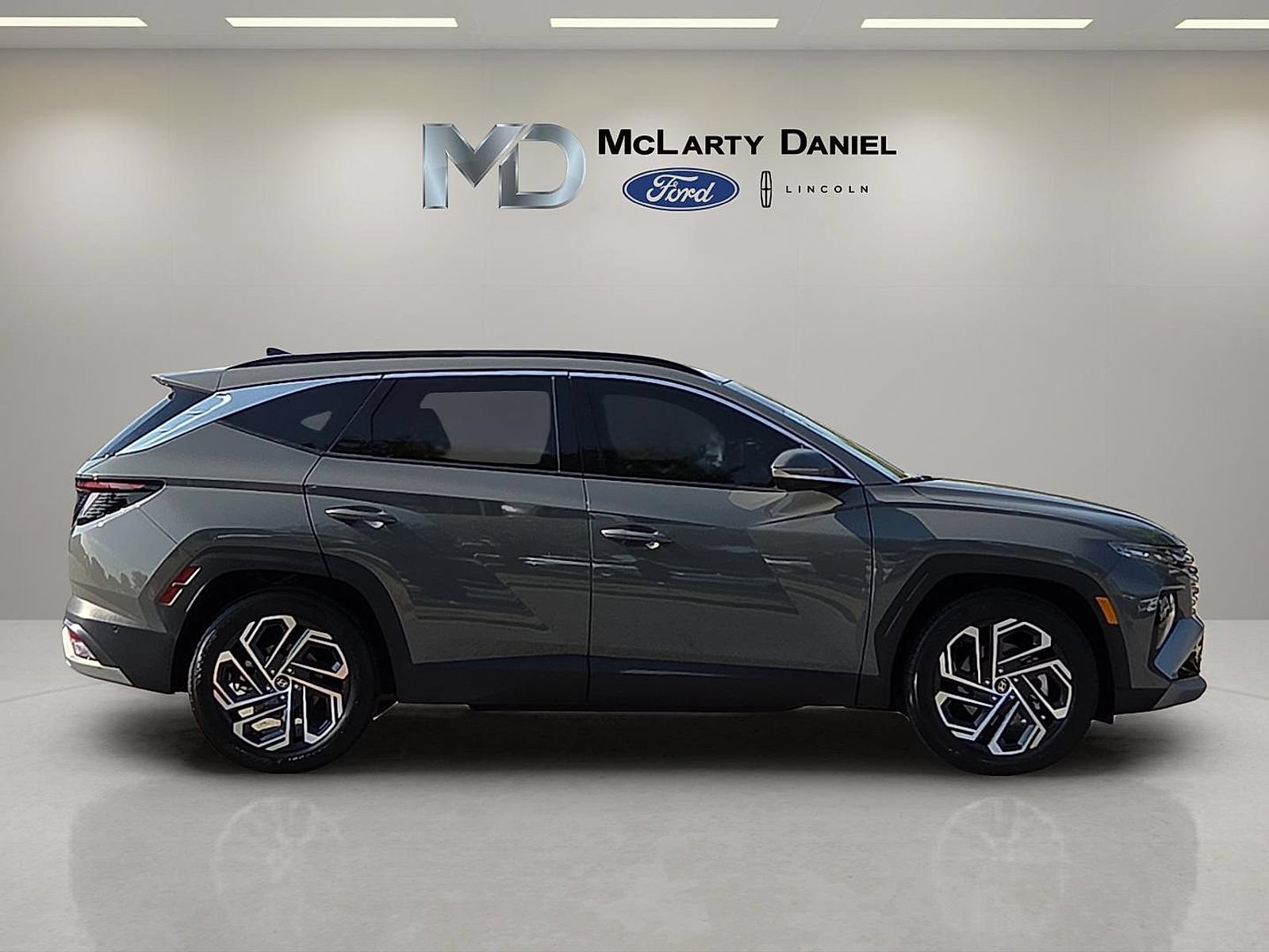 Used 2025 Hyundai Tucson Limited FWD image 6
