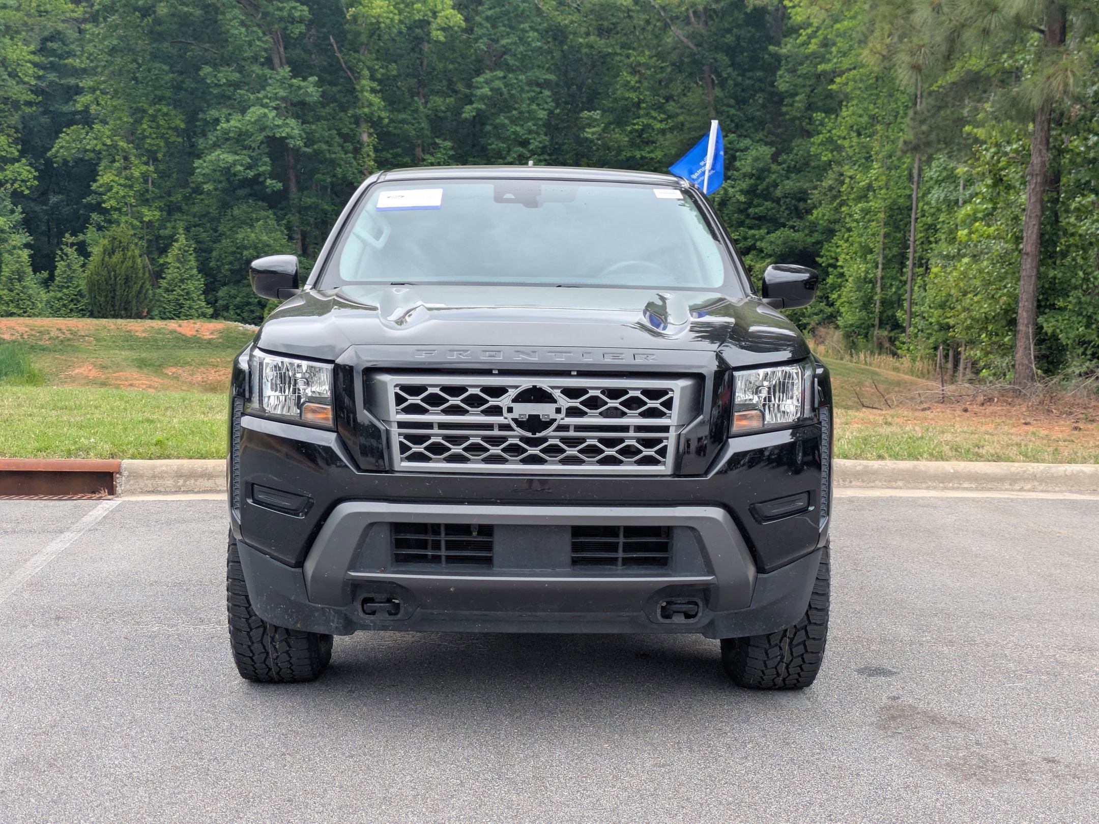 Used 2022 Nissan Frontier SV AWD/4WD image 7