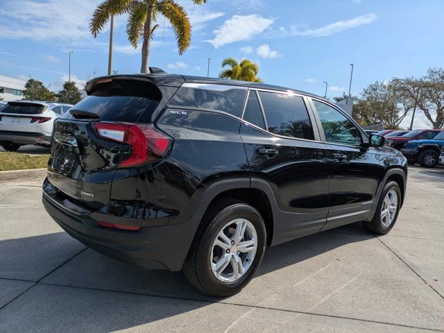 Used 2024 GMC Terrain SLE image 4