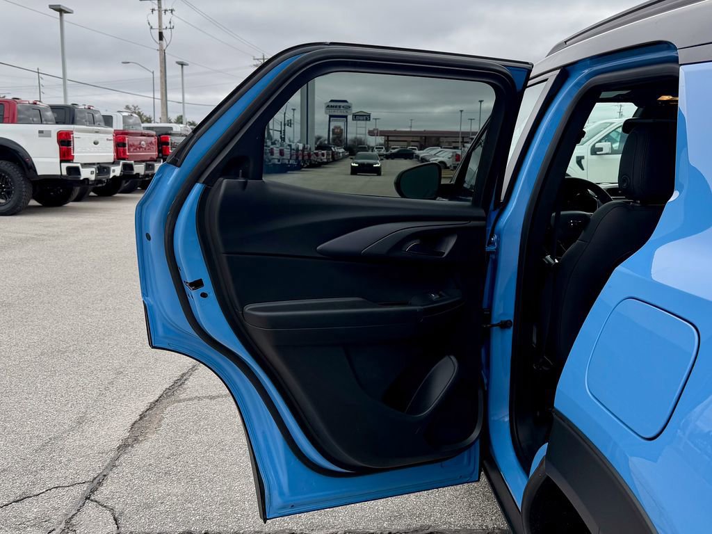 Used 2023 Chevrolet TrailBlazer RS w/ Convenience Package image 14