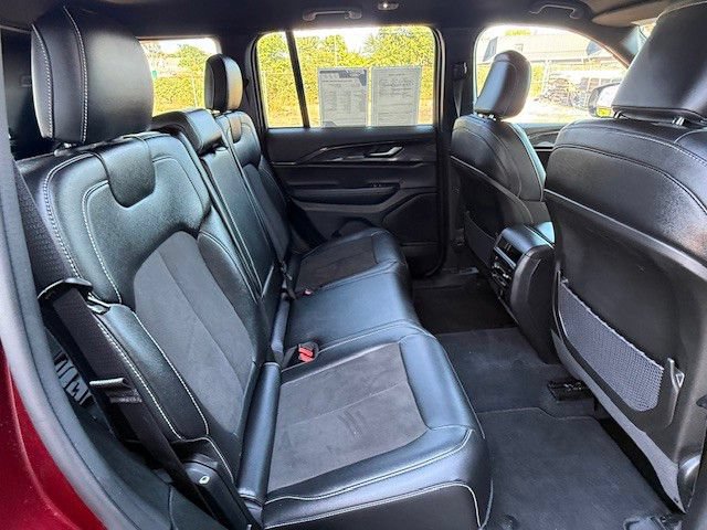 Used 2023 Jeep Grand Cherokee Altitude AWD/4WD image 14