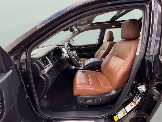Used 2019 Toyota Highlander Limited Platinum AWD/4WD image 13