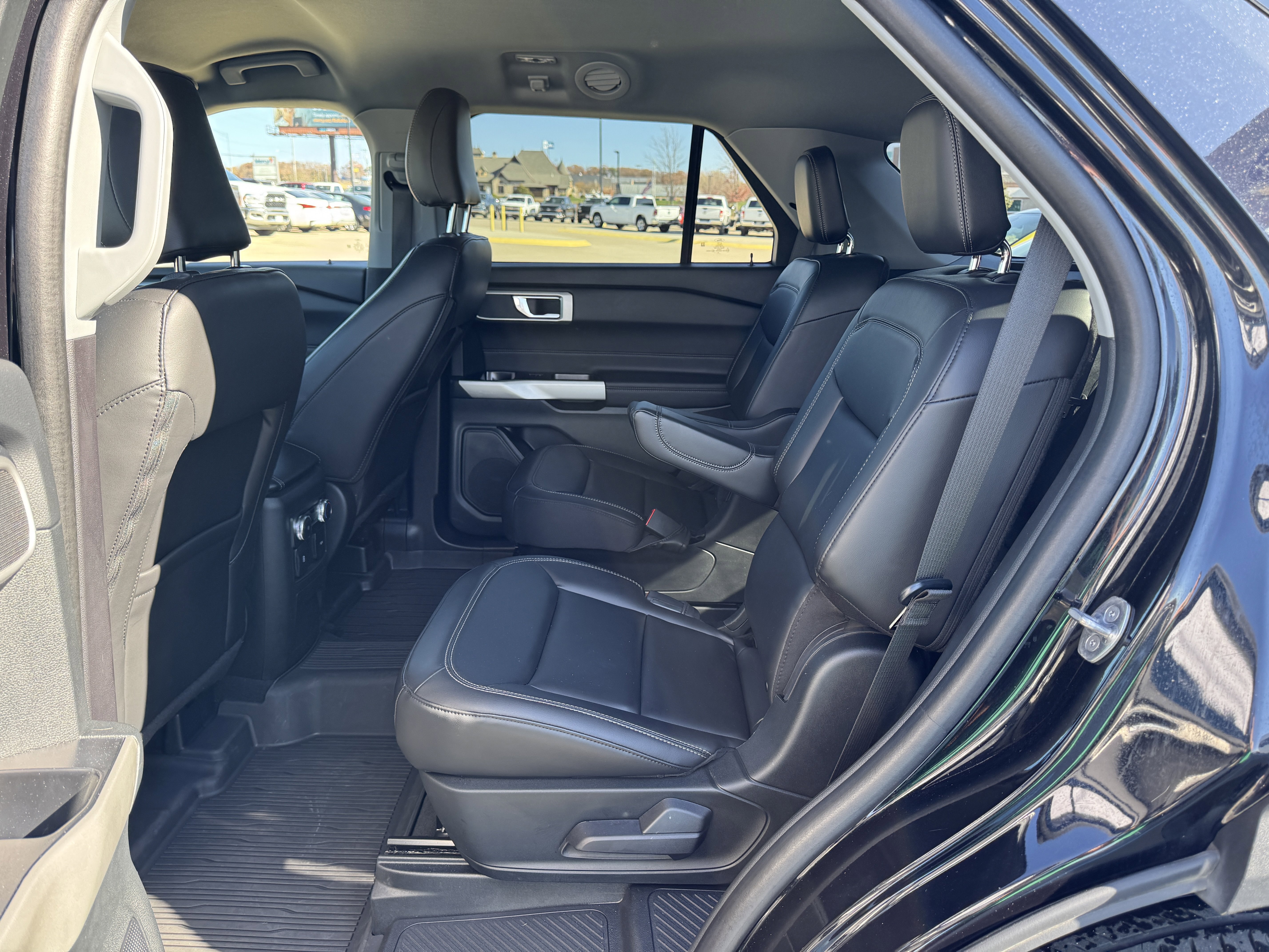 Certified 2022 Ford Explorer XLT w/ Equipment Group 202A image 31