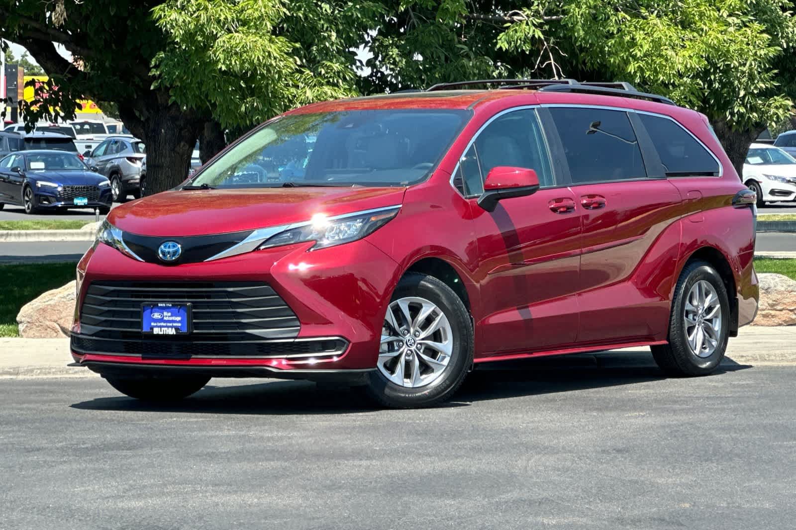 Used 2025 Toyota Sienna LE w/ LE Plus Package