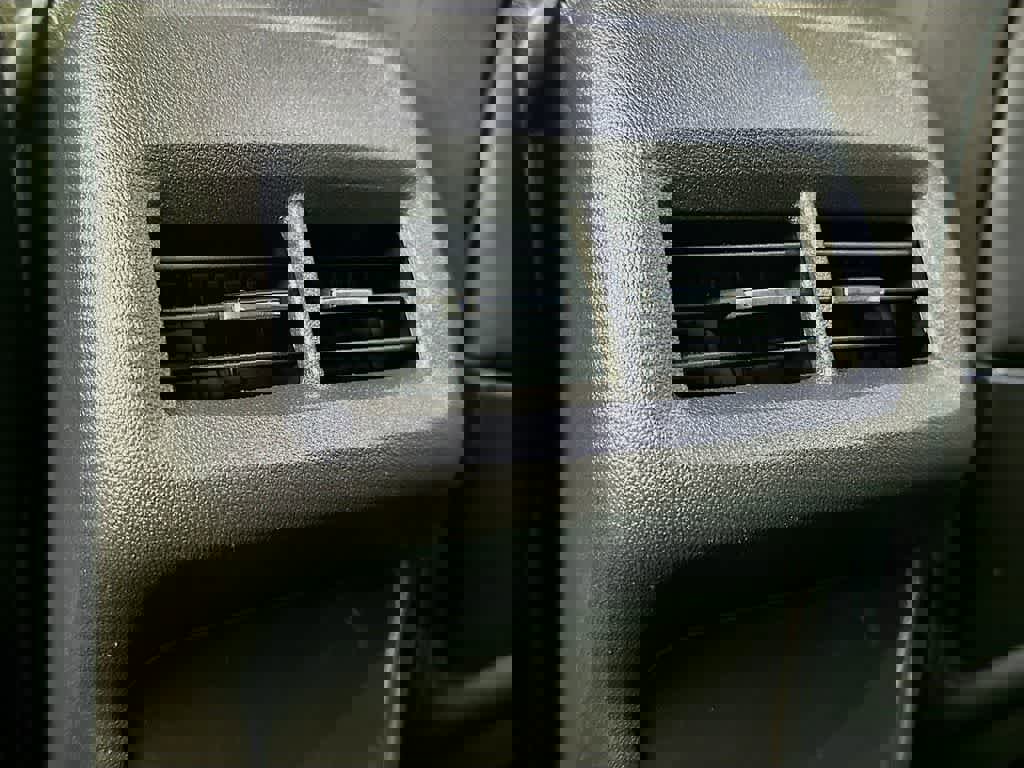 Used 2022 GMC Terrain SLE w/ Driver Convenience Package image 16