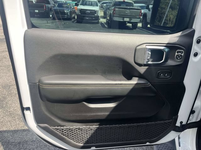 Used 2025 Jeep Wrangler Unlimited Sahara AWD/4WD image 18
